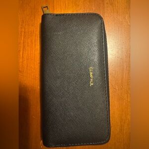 ELMA PAUL Black Zip Around Wallet EUC😊😊